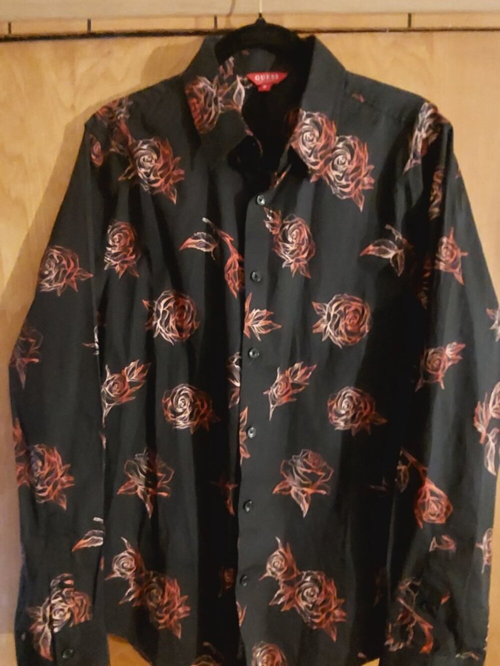 GUESS - Picture 2 of 2
